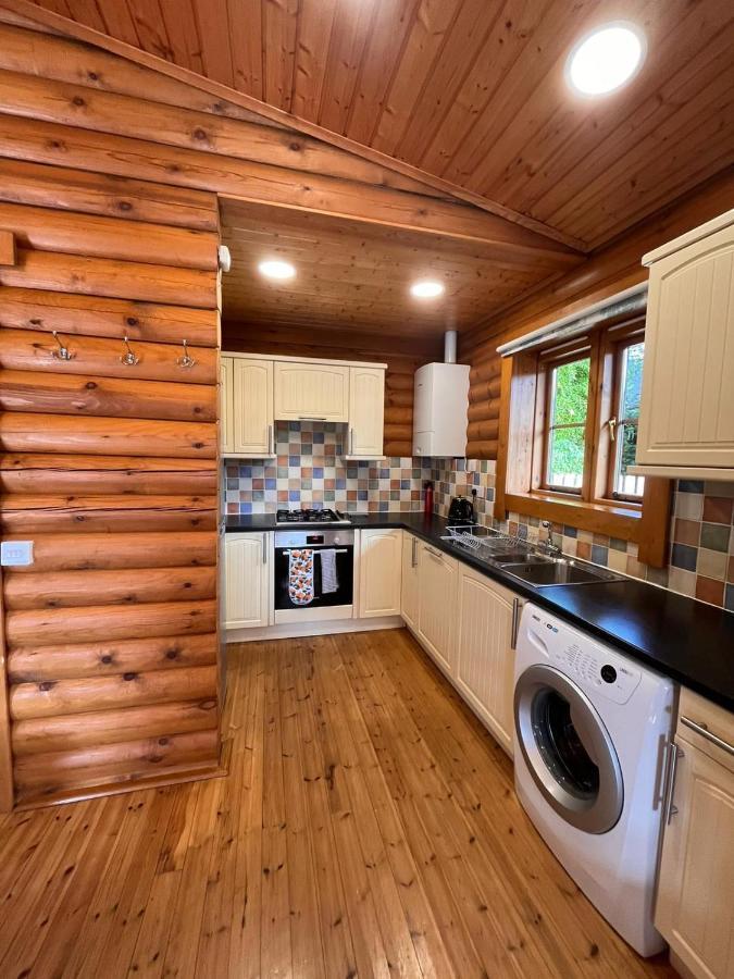 Апартаменты Countryside 3 Bedroom Log With Private Hot Tub - Ash *