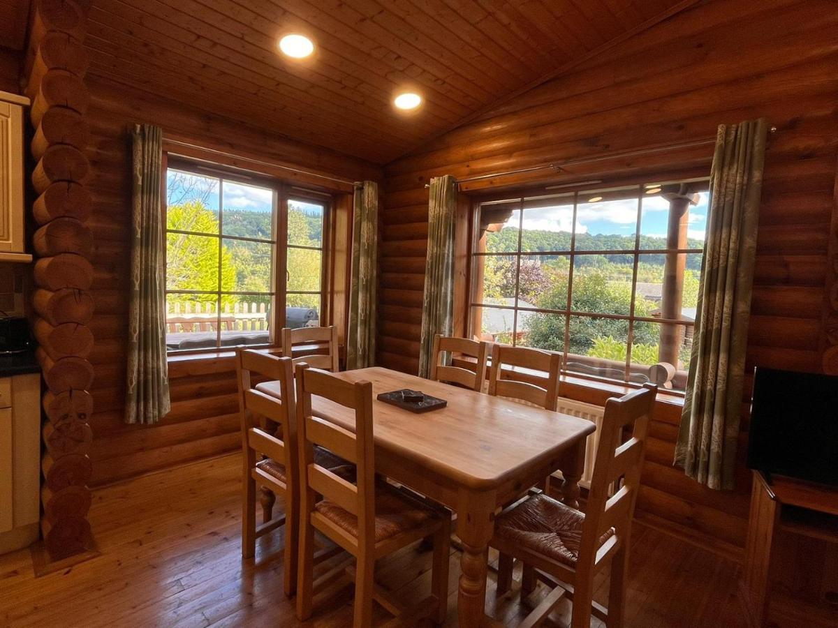 Countryside 3 Bedroom Log With Private Hot Tub - Ash